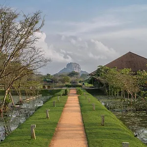 ***** Resort Water Garden Sri Lanka