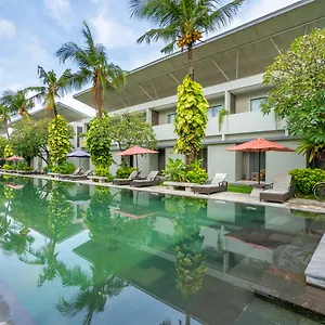 ** Otel Oyo Flagship 760 Oasis Kuta Endonezya