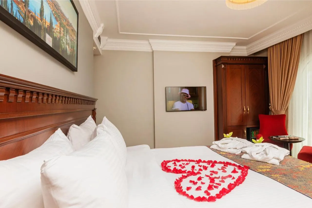 The Magnaura Palace Hotel Istanbul 4*,